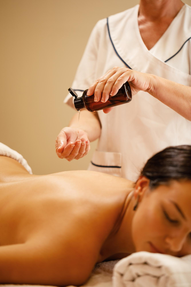 Back massage with herbal bolus bags