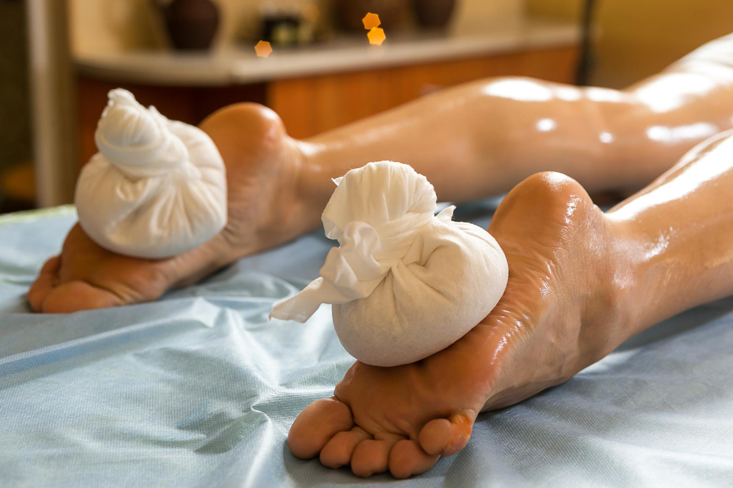 Pada abhyanga with Seka (Therapeutic Foot Ritual with Herbal Infusion)