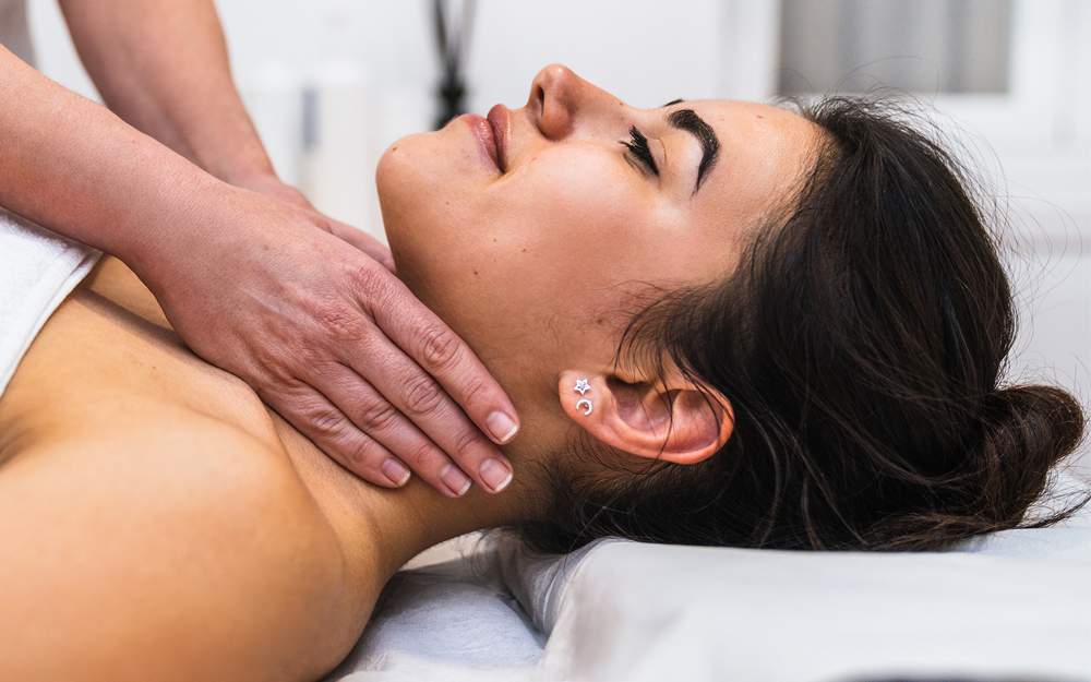 What are the advantages of lymphatic drainage?